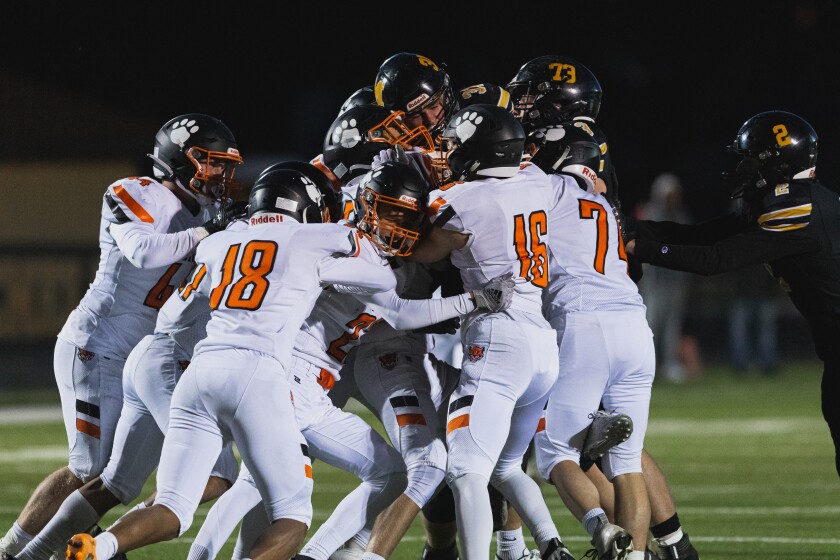 10-14-22PrepFootballHuronvsMHS-15.jpg