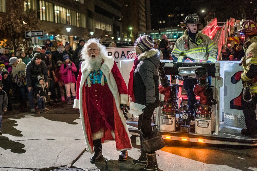 112621-HERE-COMES-SANTA-2468.jpg