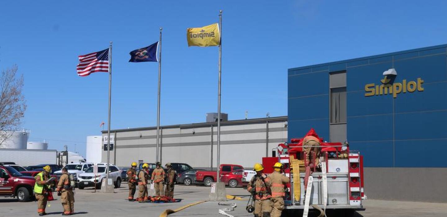 Grand Forks fire crews extinguish blaze at J.R. Simplot - Agweek | #1 ...