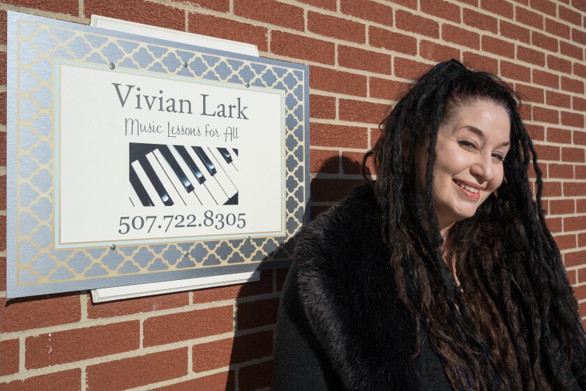 02 Vivian Lark