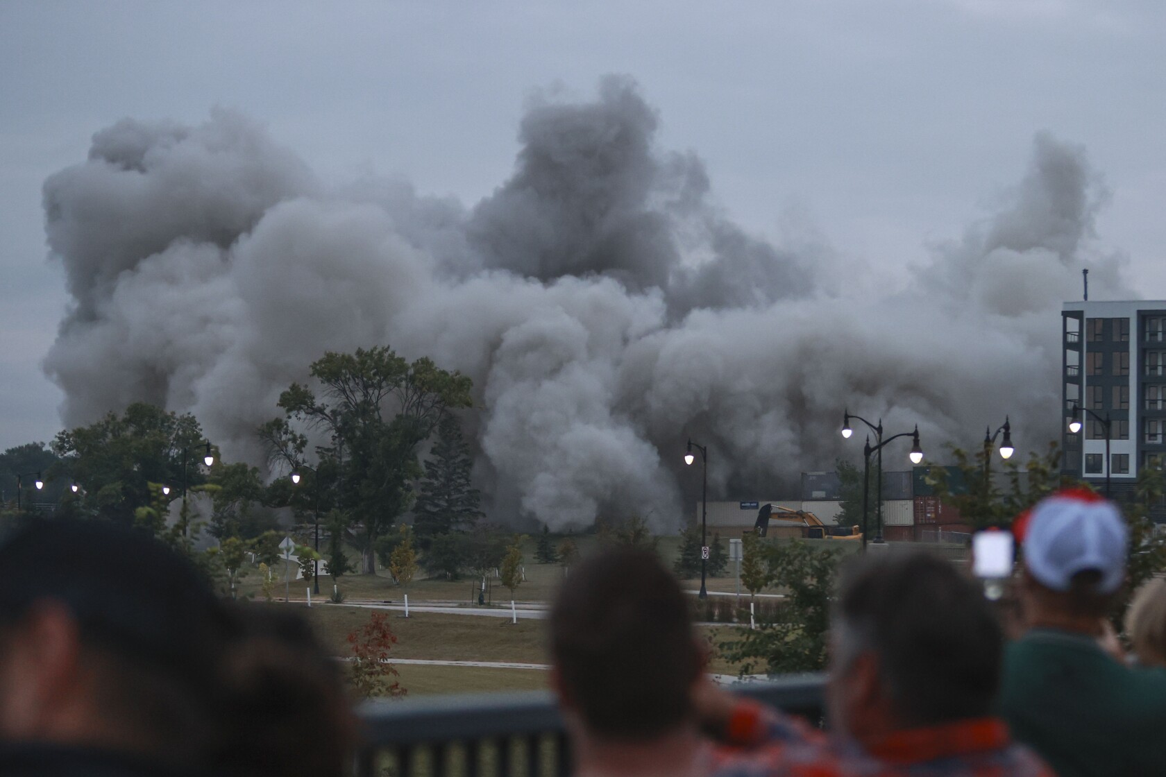 Photos and video: The implosion of Fargo's Lashkowitz High Rise ...