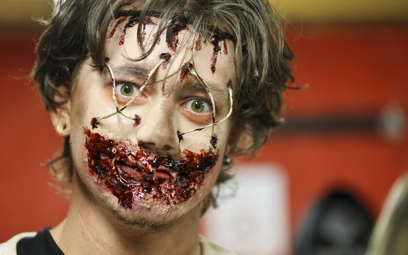 100221.F.DNT.SCARE.C08.jpg