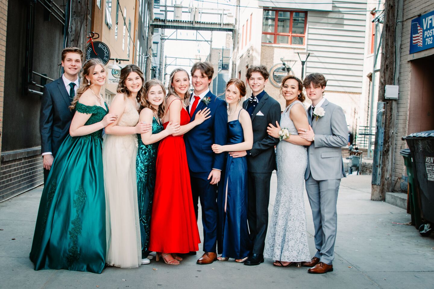 Prom photos get sophisticated as students seek iconic and trendy spots ...