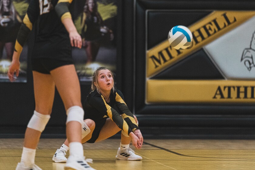 9-29-22VolleyballMitchellvsRoosevelt-30.jpg