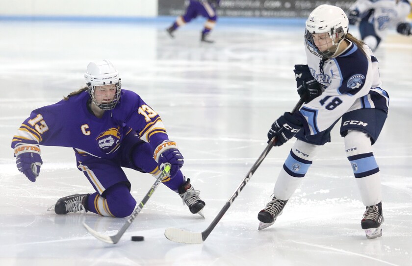 011422.s.st.SuperiorGirlsHockey2.jpg