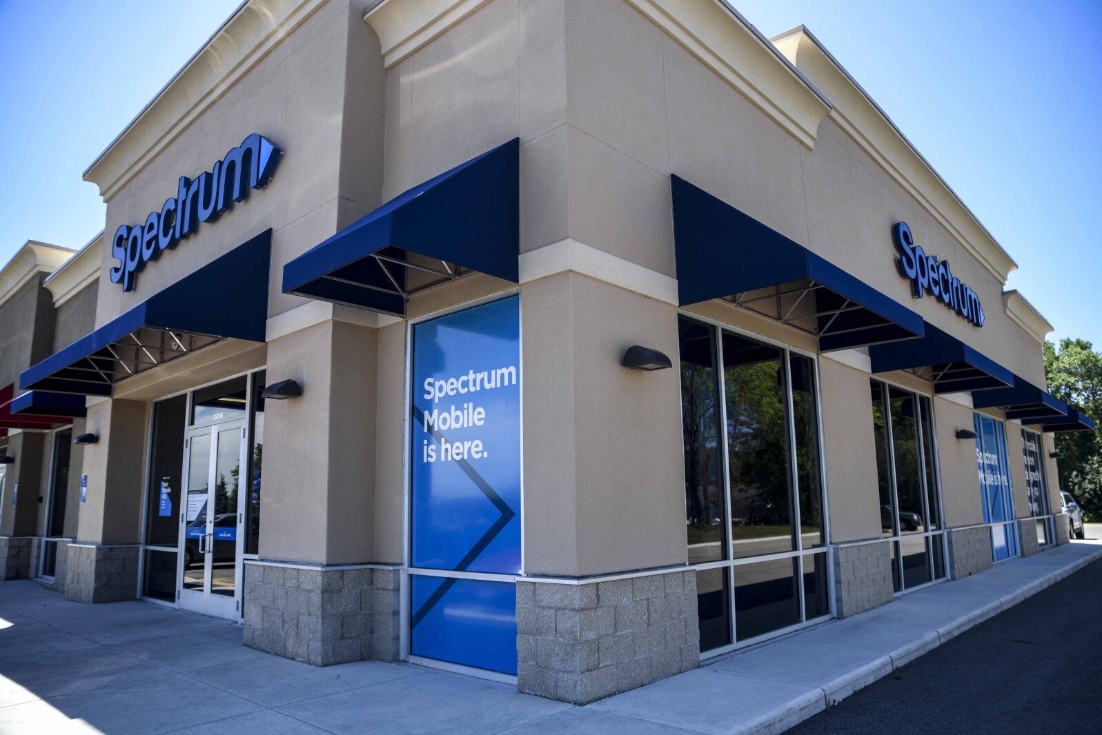 New Spectrum store opens in Willmar - West Central Tribune | News ...