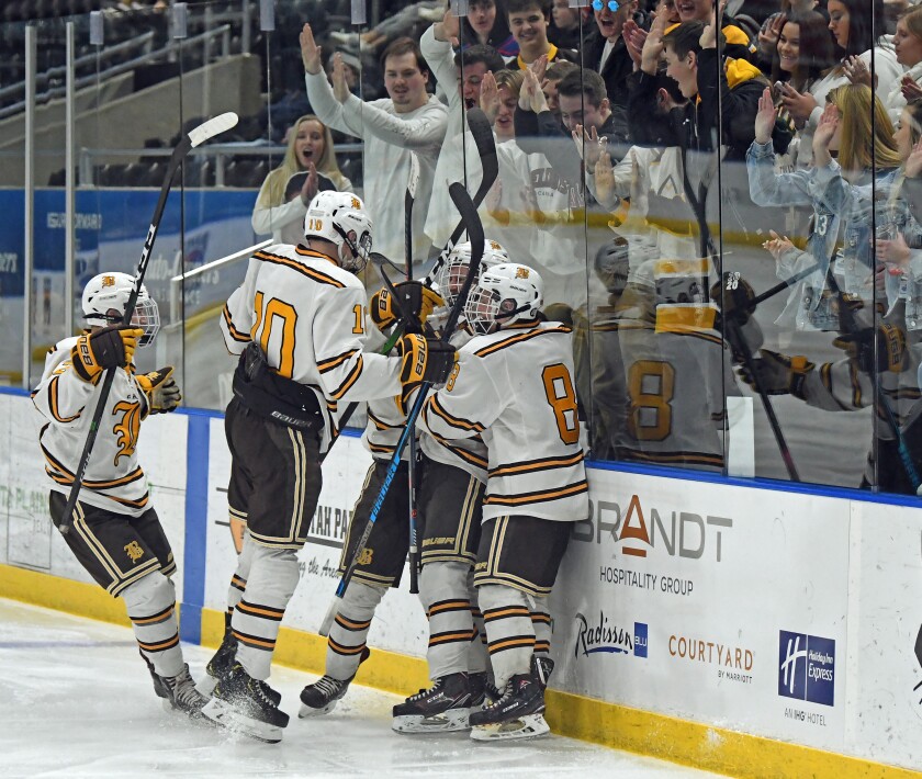 022820.s.ff.ndboyshockey2.03.jpg
