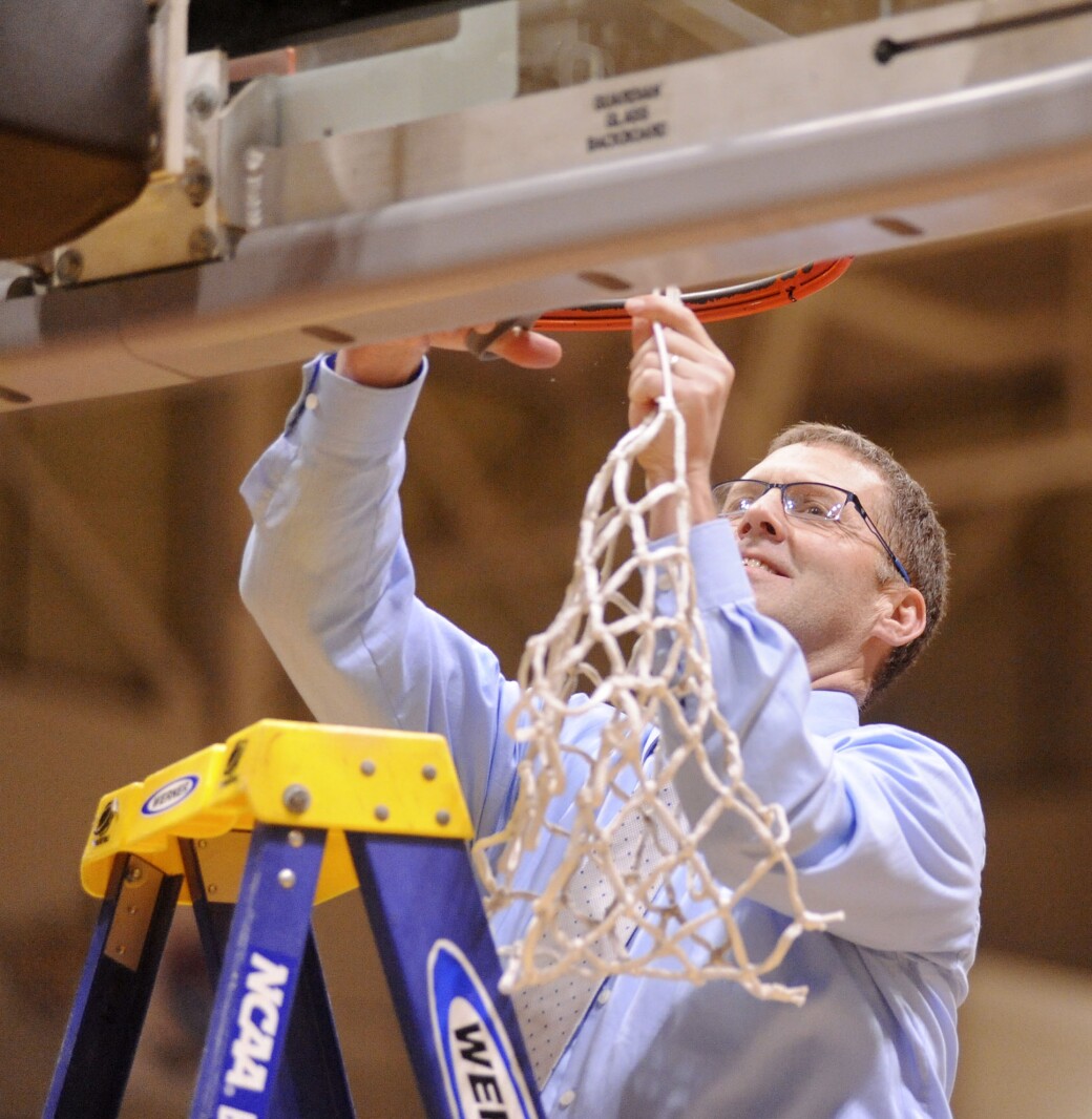 Lakers lose piece of their history as Phil Johnsrud steps down