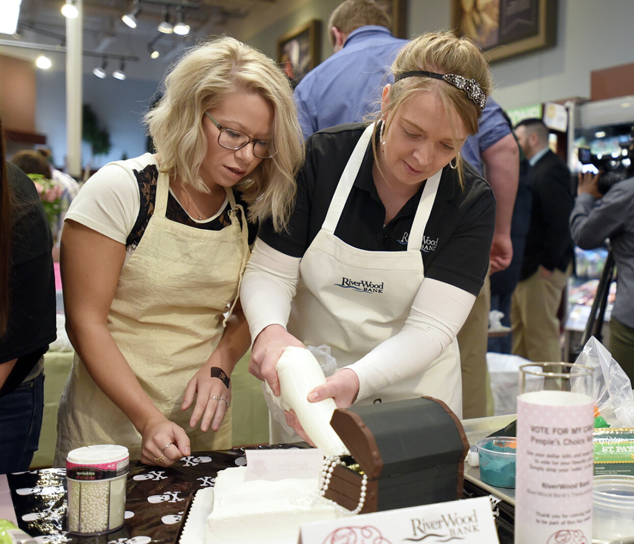 Cake Decorting Competition Cakewalk! United Way holds annual cake decorating contest - The Bemidji ...