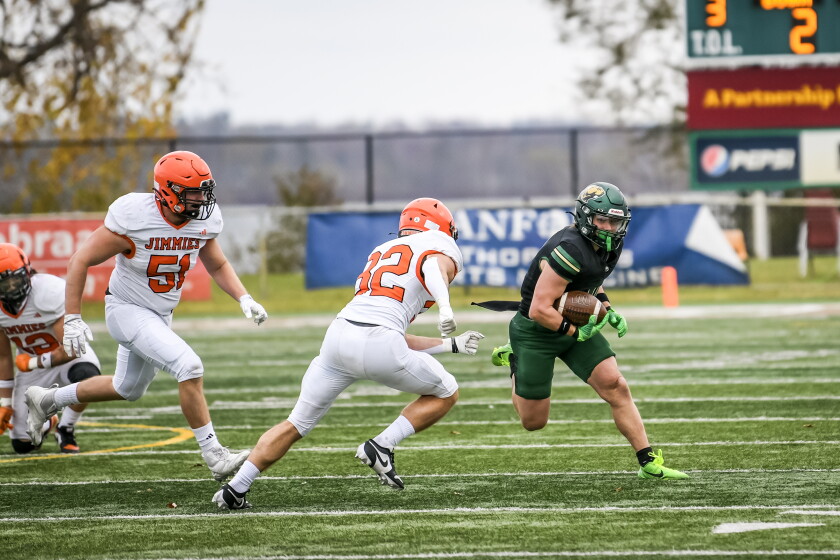 Brian Mistro Beavers cruise to 3rd straight win led by Jake Hill’s 3 touchdowns ...