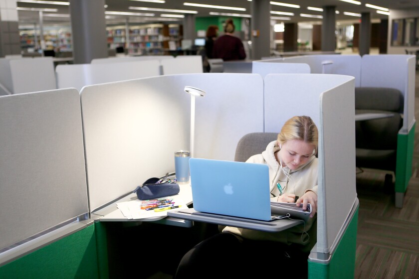 050921.n.gfh.UNDlibrary2.jpg