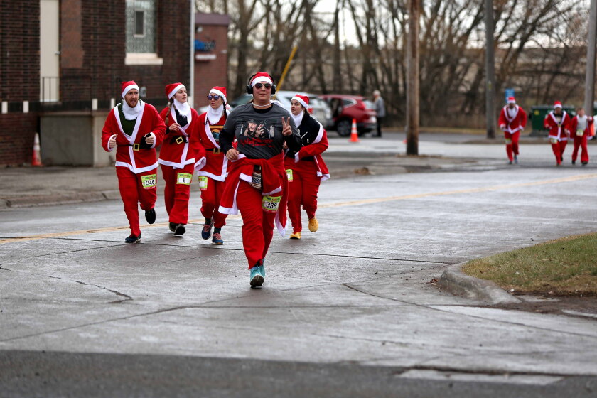 Santa Run Kit Photos and video: Run, Santas, Run! - Duluth News Tribune | News ...