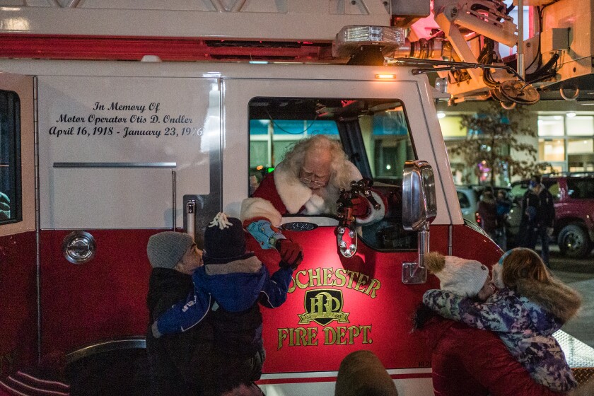 112621-HERE-COMES-SANTA-2544.jpg