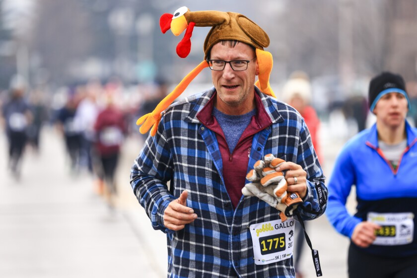 people running road race in Thankgiving themed clothing