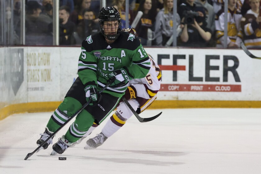 14 Men's Hockey Rallies To Spill #5 North Dakota, 4-3 - Cornell