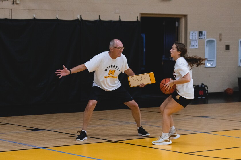 6-28-22GirlsBasketCamp-6.jpg
