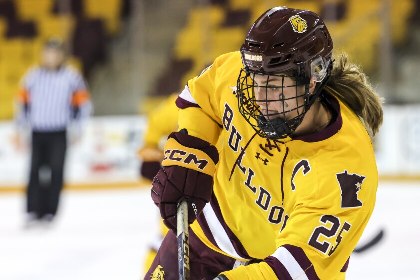 college women play ice hockey