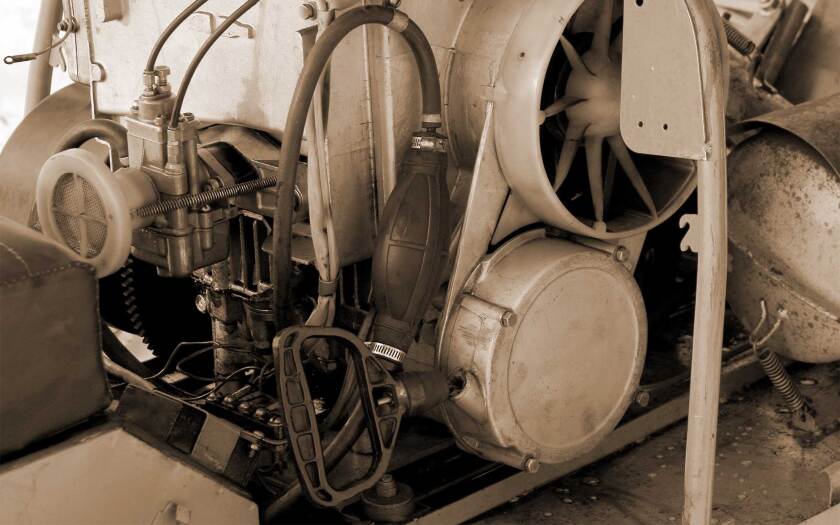 010922-old-snowmobile-engine-shutterstock.jpg