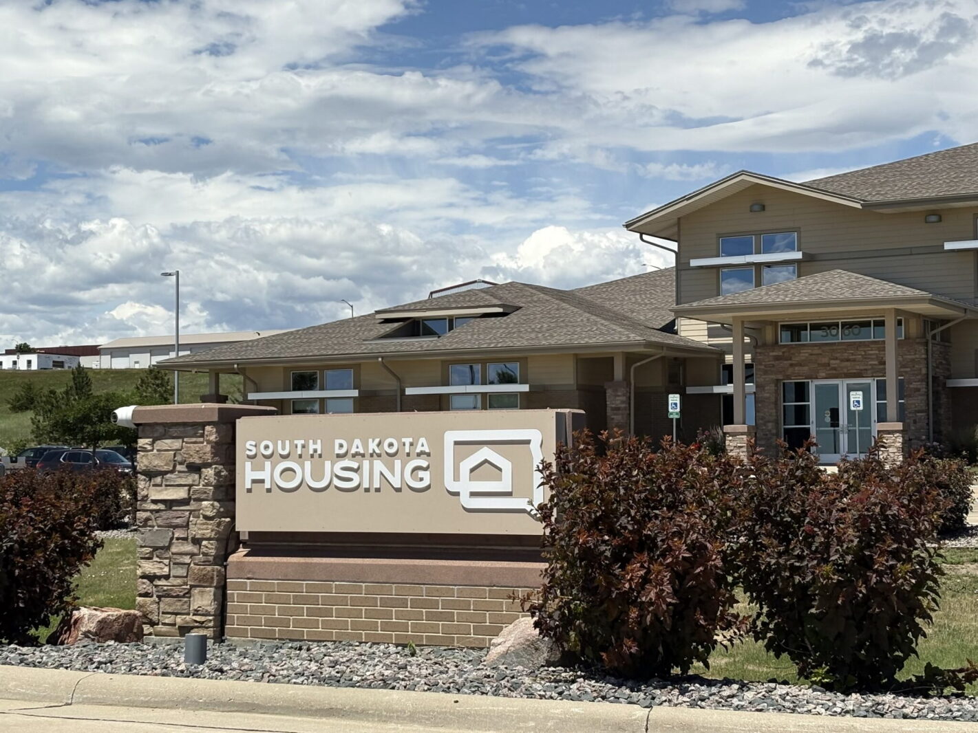 South Dakota board advances rules allowing $30 million in airport loans ...