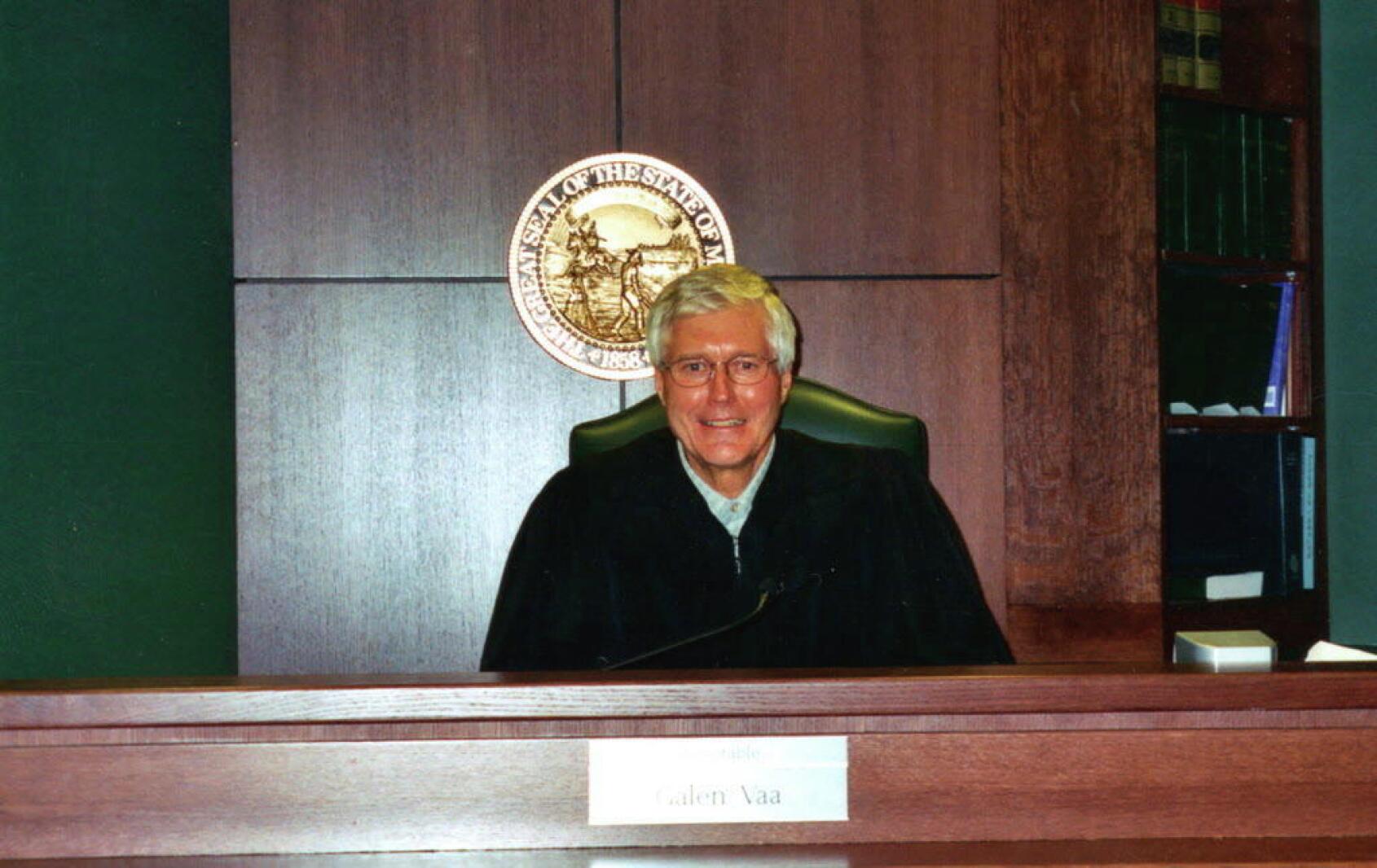 Minnesota judge loses lawsuit, wants to keep working after 70