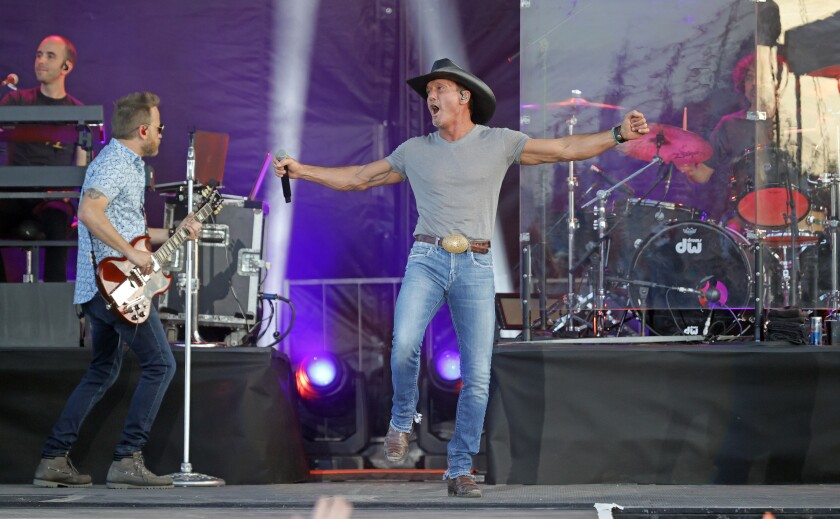 071022.N.FF.TimMcGraw