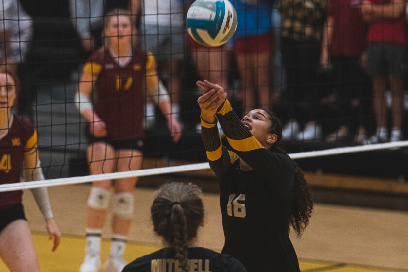 9-29-22VolleyballMitchellvsRoosevelt-61.jpg