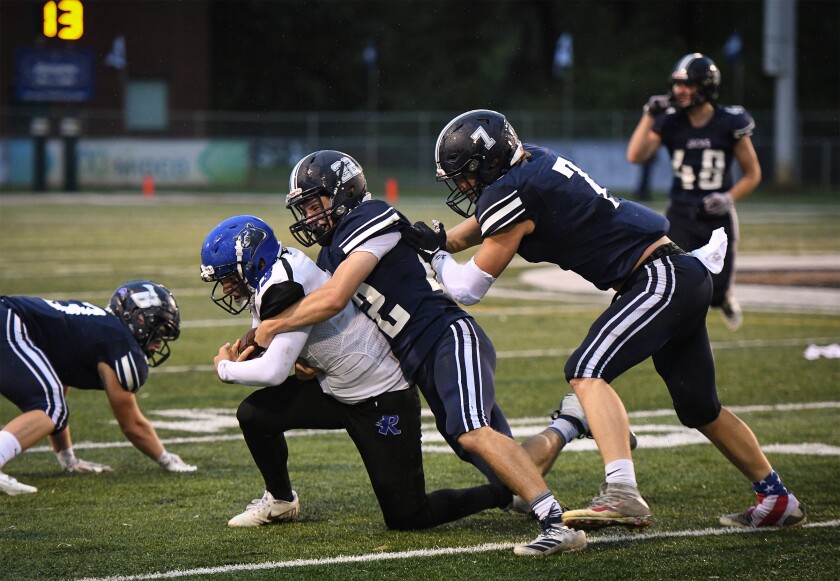 090421.S.BP.BHSFOOT8.jpg