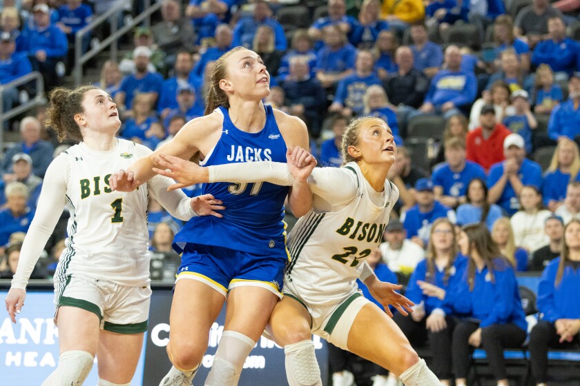 030826.SummitLeagueTournamentWBB_SDSU-NDSU-19.jpg