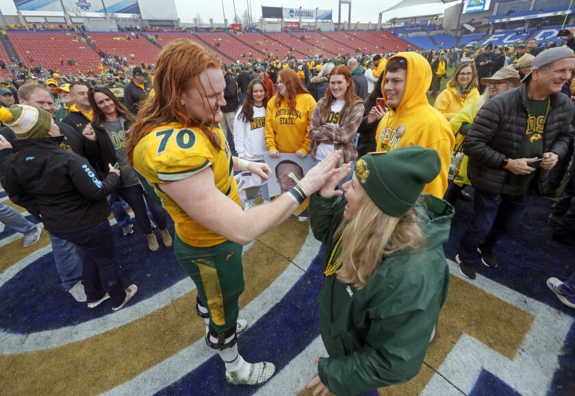 010922.S.FF.NDSUfootball