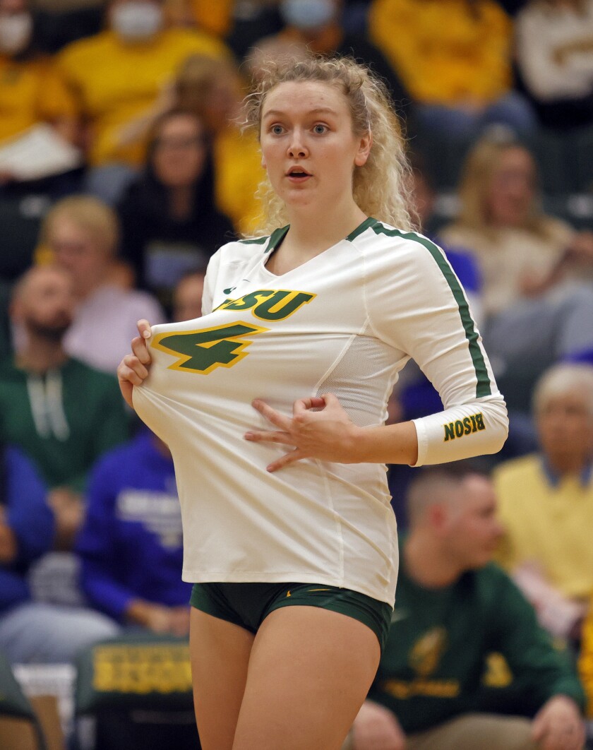 110222.S.FF.NDSUvolleyball