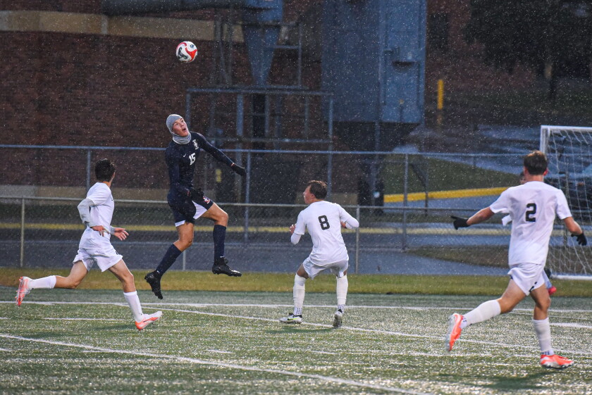 How Bemidji's Austin Riewer juggles a pair of sports at the same time ...