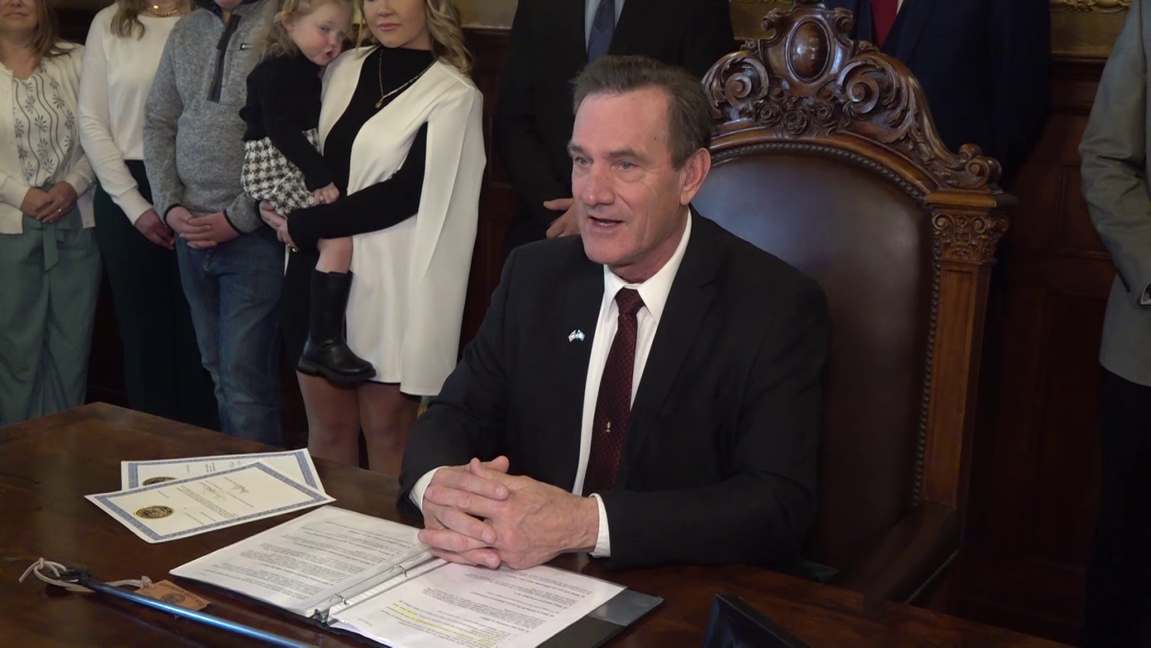 Larry Rhoden takes oath of office to be South Dakota's 34th Governor ...