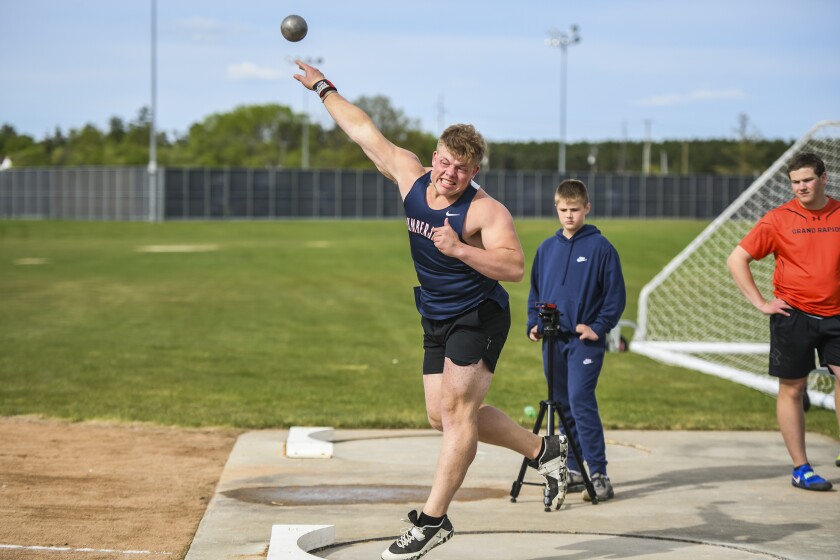 052425.s.bp.bhstrack - tanner chicote -shot put.jpg