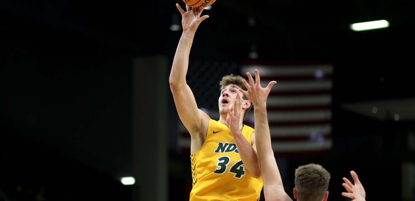 WATCH Dramatic Finishes For Both Bison Basketball Teams In WDAY s 10 watch-dramatic-finishes-for-both-bison-basketball-teams-in-wday-s-10