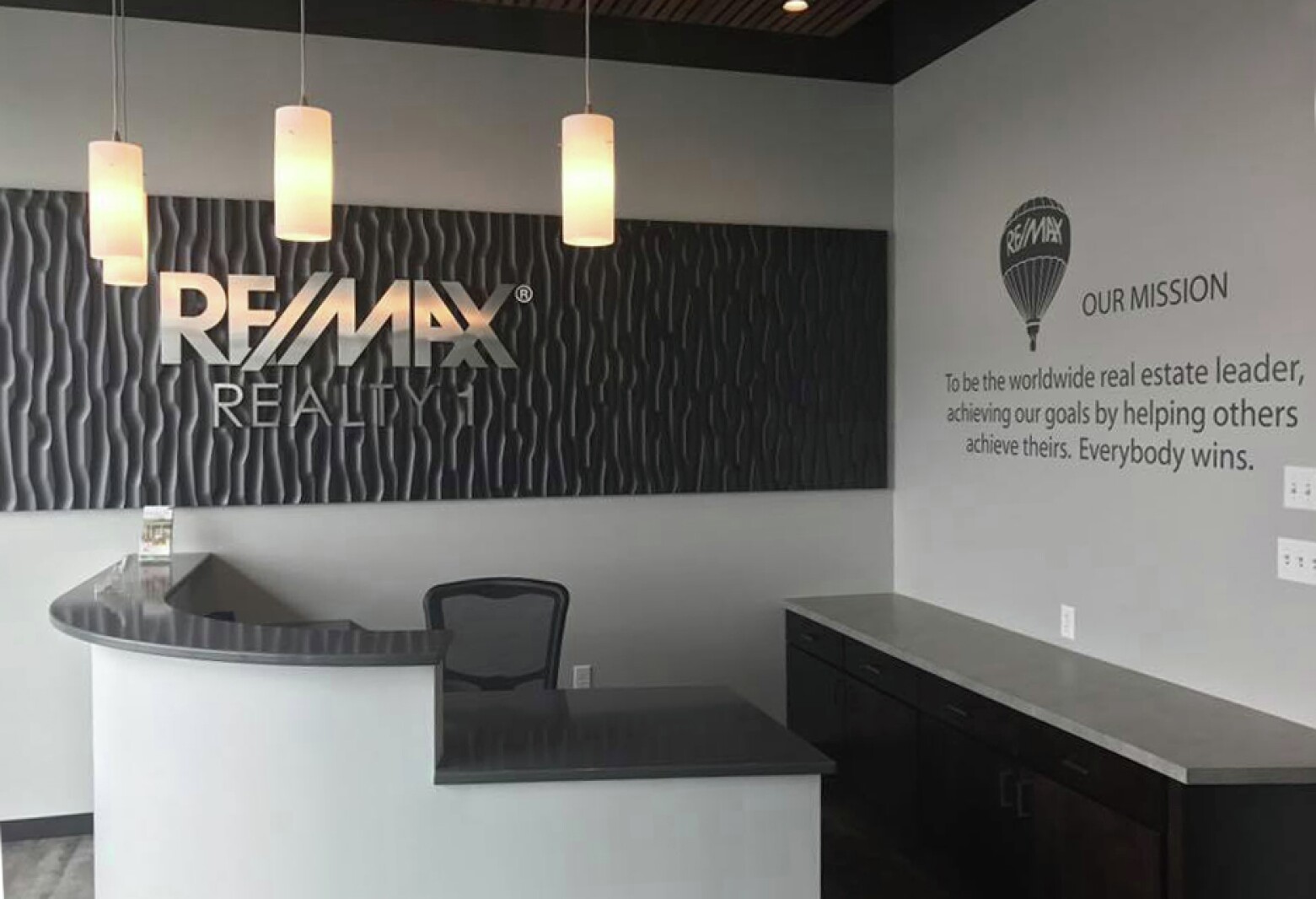 RE/MAX Realty 1 moves its Moorhead office to Azool Retail Center ...