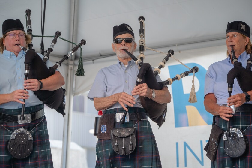 Rochester Caledonian Pipe Band Performs for Mayo Clinic Staff