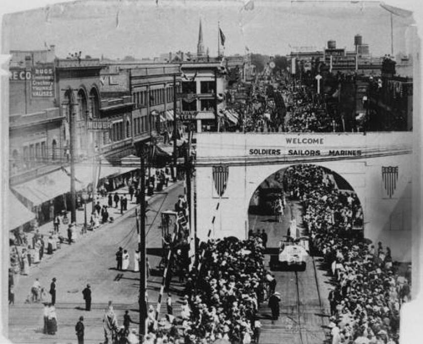 wwi parade fargo 2.jpg