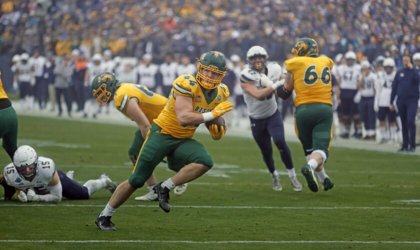 010922.S.FF.NDSUfootball