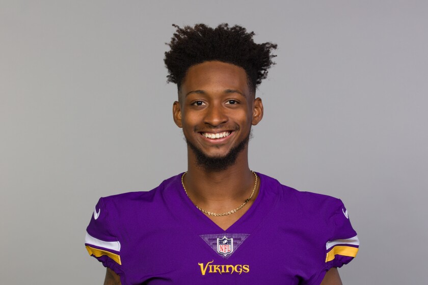 vikings-mugs-Akayleb-Evans.jpg