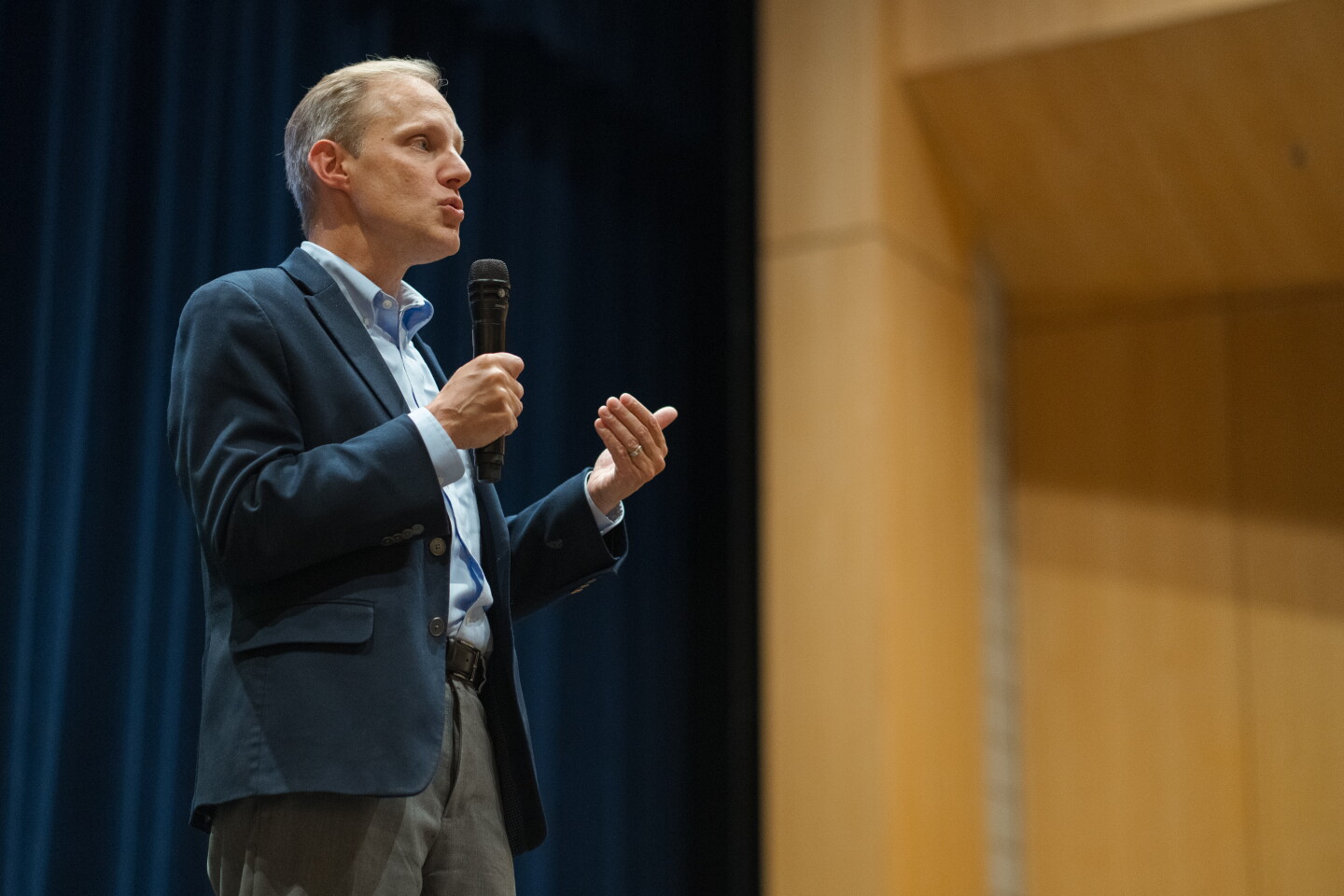 Secretary of State Steve Simon encourages youth voting in Rochester ...