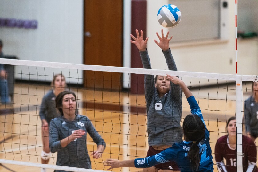 11-1-22PrepVolleyballHansonvsPlatte-Geddes-6.jpg