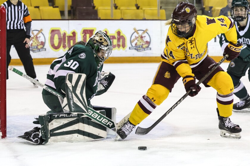 college women play ice hockey