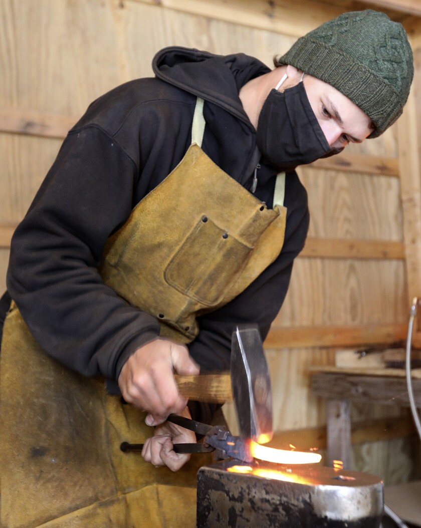 112120.F.DNT.KnivesC5.jpg