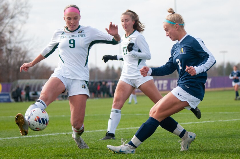 110522.S.BP.BSUWSOC Megan Dahl.jpg