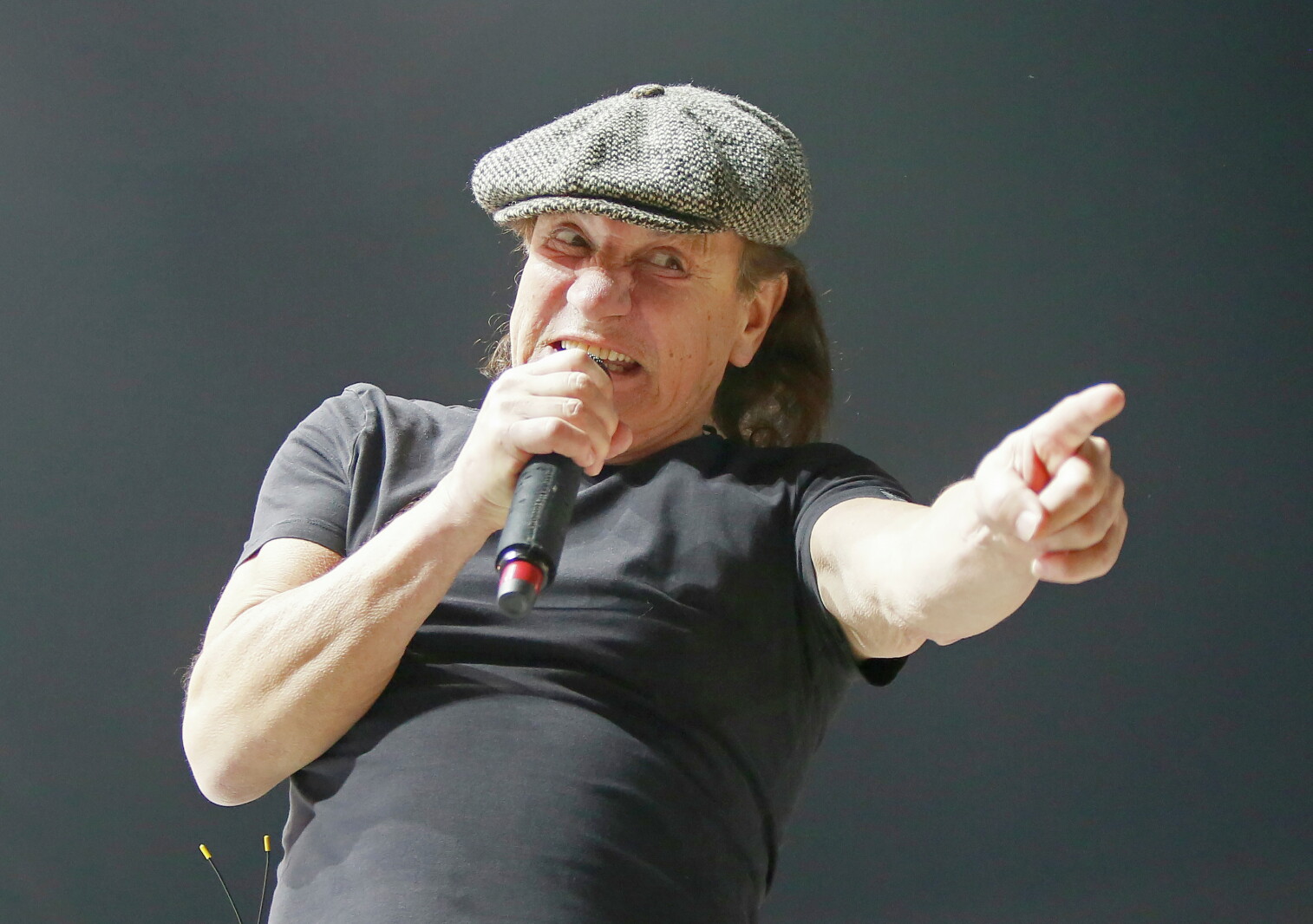 AC/DC halts 10 tour dates because lead singer risks total hearing loss ...