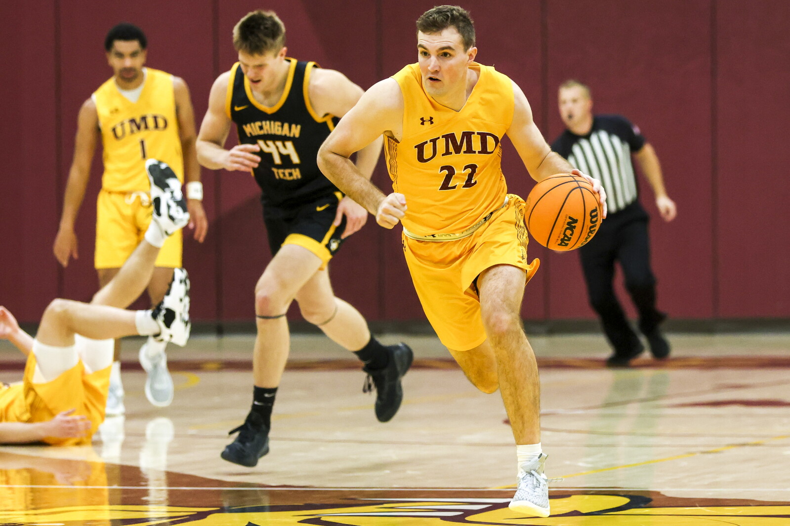 Bulldogs report: Blair guides UMD men’s basketball to debut win Bulldogs report: Blair guides UMD men’s basketball to debut win