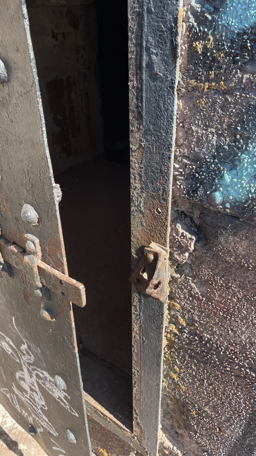081622.N.ST.Lighthouse door.jpg