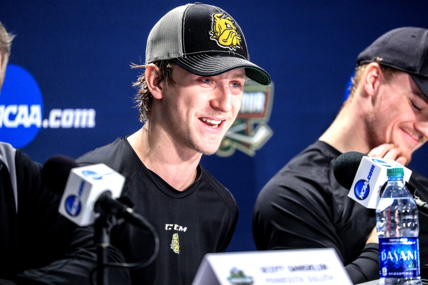 Perunovich Hobey 2020