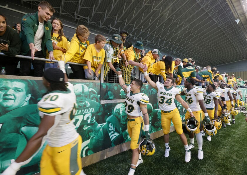 10031921.S.FF.NDSUfootball.11.jpg