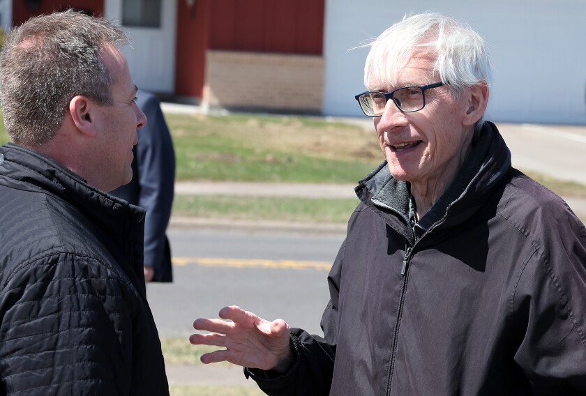 Governor talk to person.
